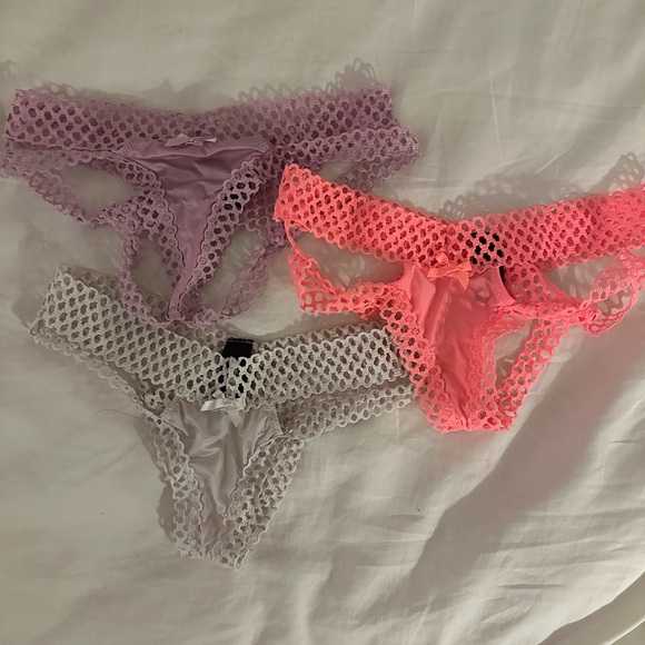 Victoria’s Secret Set of 3 Lacy Thongs - XS (Brand New) - Picture 10 of 10